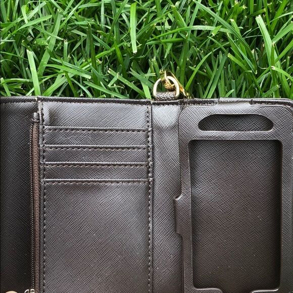 COPY - Michael Kors iPhone 5 wristlet - Picture 2 of 3